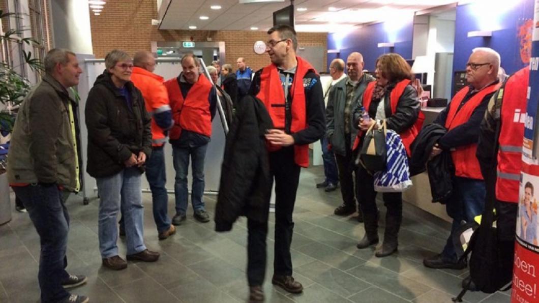 Staking alescon op gemeentehuis Hoogeveen